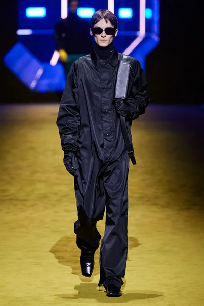 Look 18